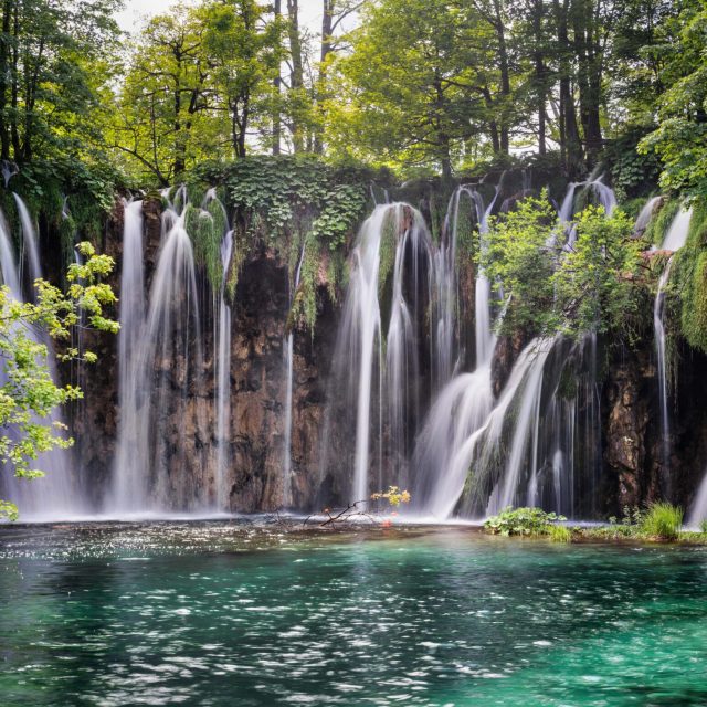 mesmerizing-view-plitvice-lakes-national-park-croatia-min